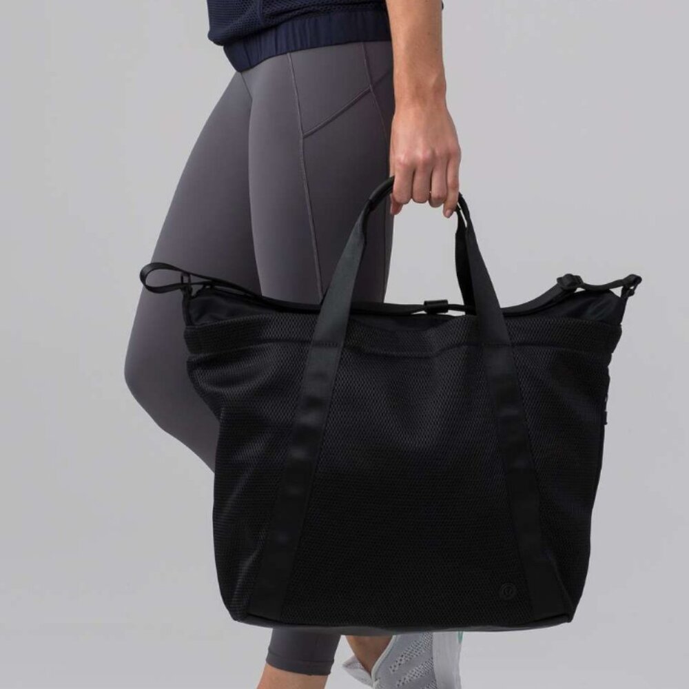 Lululemon Carry The Day Mesh Weekender